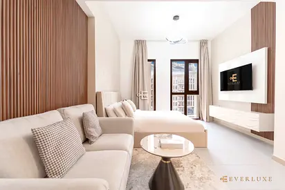 Contemporary Studio | Bright 5th Floor Living