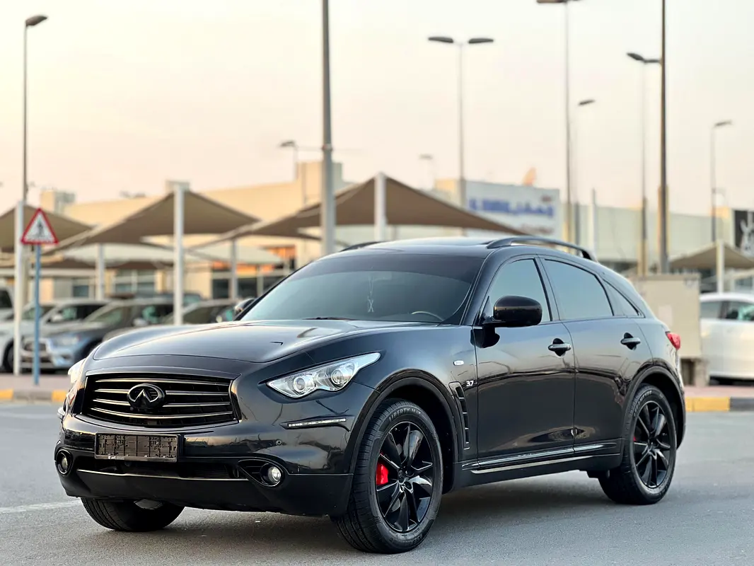 Infiniti QX70 2014 — photo 1 of 16