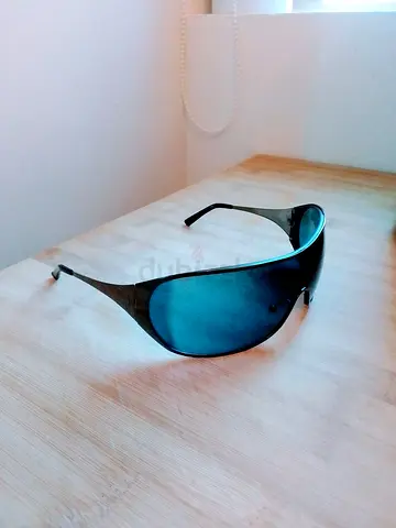 Genuine POLICE stunning blue sunglasses - unisex with case and book