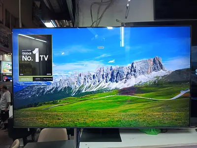 SAMSUNG QLED 65 INCH Q70D SMART 4K TV LIKE NEW