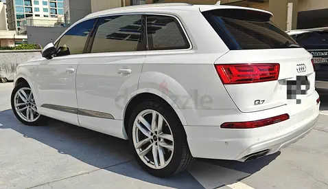 Audi Q7 with valid Service contract .GCC