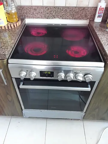 Whirlpool 4 Eyes Full Electric Ceramic Cooker Range Size 60cm