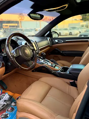 2012 Porsche CAYENNE photo 6