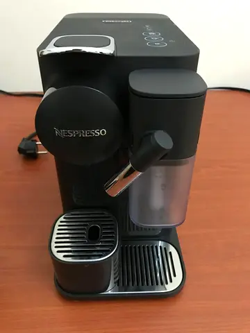 Nespresso Lattissima One Coffee Machine Black EN510.B