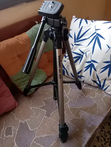 CAMERA TRIPOD
