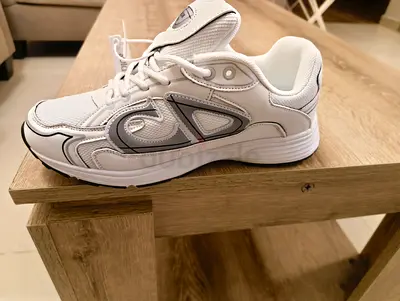 DIOR B30 WHITE WITH THE RECIPT