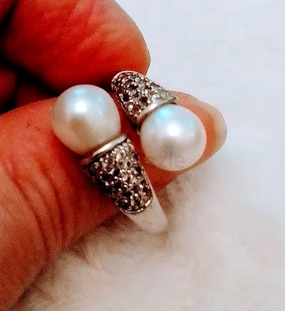 Gorgeous unique real pearl ring from the US