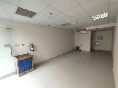 محل تجاري للإيجار في الراشدية 2 عجمان على شارع عمومي بموقع حيوي جاهز للحجز والاستلام مناسب لمختلف الأنشطة بسعر 30 ألف سنوياً