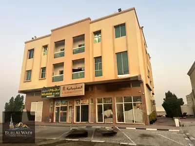 بناية سكنية/ تجارية للبيع بسعر مميز في منطقة الجرف (عجمان)