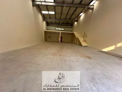 للايجار مستودع 3000 قدم كهرباء 50 ك ف في مدينه الامارات الصناعيه الشارقه