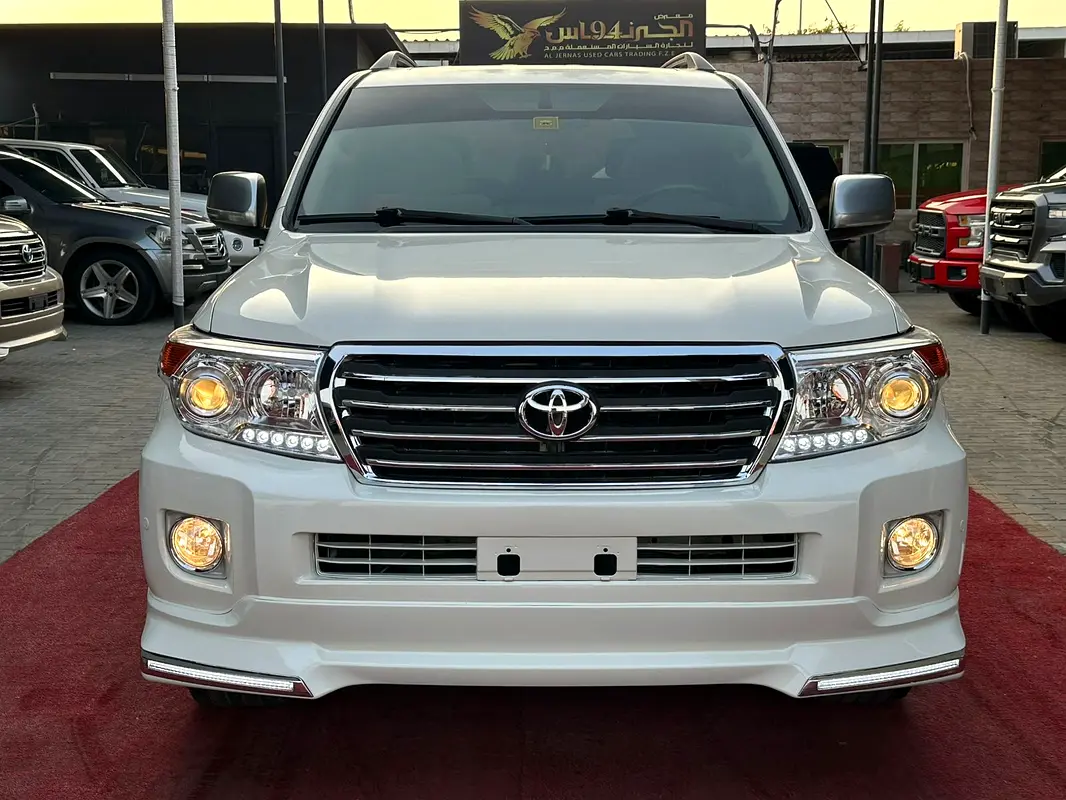 Toyota Land Cruiser 2008 — photo 1 of 16