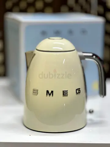 Smeg Retro Kettle in Cream Color