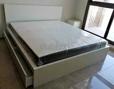 IKEA malam king‑size bed (180 × 200 cm) with 2 storage drawers underneath and an IKEA mattress ✨