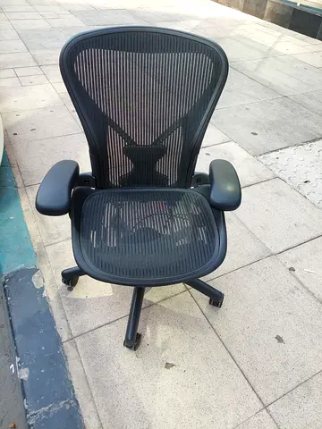Brand Herman Miller Aeron Classic Chair Size B Fully Adjustable Black