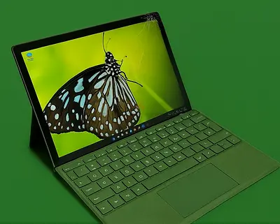 Surface Pro 9 | 16GB RAM | Core i7 | With Original Pen  Charger (Small Screen Crack Doesnt affect