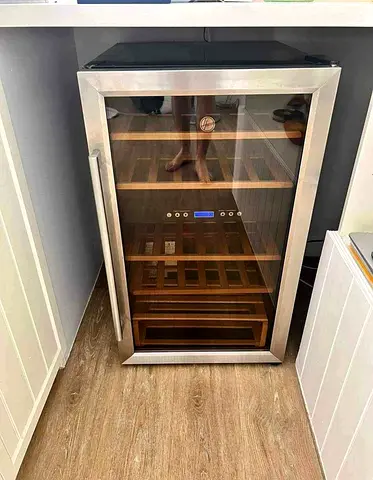 Hoover Wine Cooler, Model HWC2335X, Gross Capacity 140Lt. Size H84cm x W49cm x D54cm FREE DELIVERY +