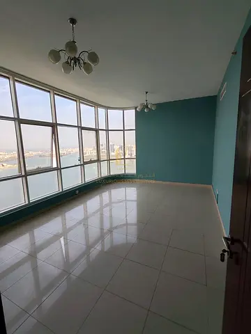 للبيع شقة مميزة 3 غرف وصالة في برج كورنيش المجاز