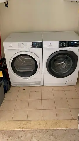 Electeolux 10kg washer and 8kg drayer urgent selling