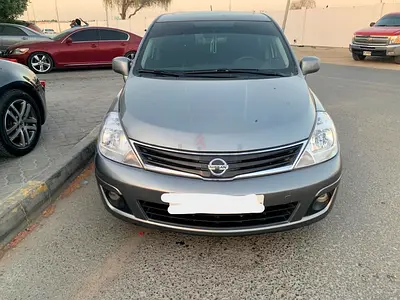 Nissan versa in Good Condition with sunroof