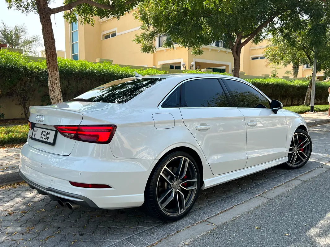 Audi S3 2018 — photo 1 of 14