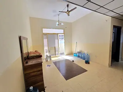 شقة غرفة وصالة مع بلكونة و2 حمام في الجرف 2 – خلف مركز الدلتا -عجمان، الإمارات العربية المتحدة.