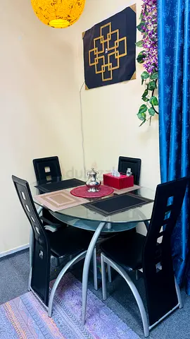 Dainning table(4 chair,glass top)