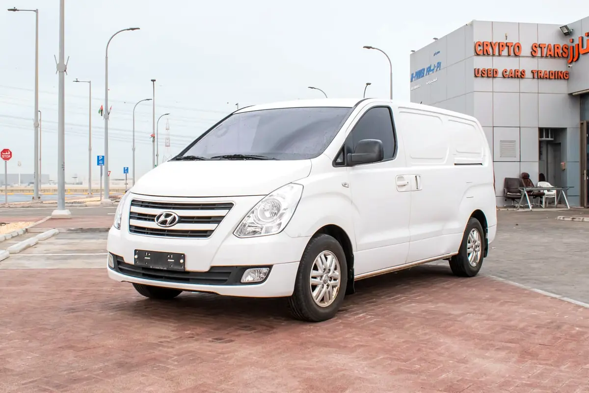 Hyundai H1 2017 — photo 1 of 17