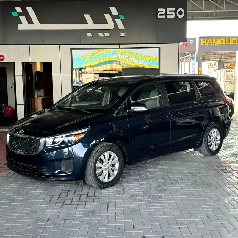 Kia Sedona 2015 — photo 1 of 11