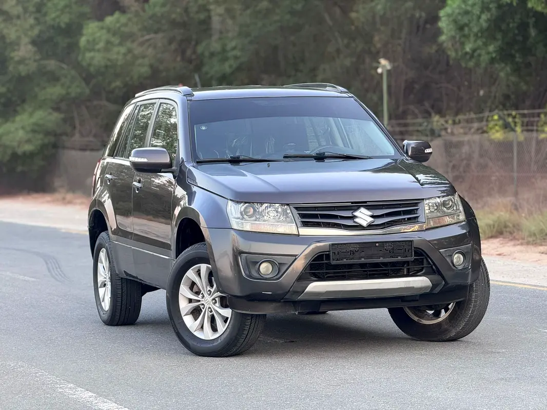 Suzuki Grand Vitara 2014 — photo 1 of 10