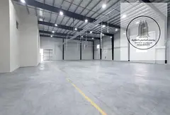 Excellent price: 33,500 sq ft warehouse with 400 kW electricity and 6,200 sq ft outdoor space.