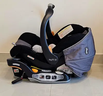 Chicco Infant Car Seat with Base – Excellent Condition
