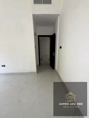 اشيك واجمل استوديو ف منطقة الكرامة يتكون من غرفة نوم _مطبخ منفصل _حمام _صيانة كاملة علي المالك طول فترة الايجار _قريب من الخدمات_السعر الافضل بعجمان