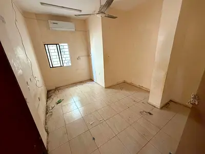 عرض اقتصادي! استوديو أرضي واسع بمطبخ منفصل قرب كورنيش عجمان – 20,000 درهم