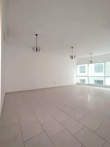 ✨🏡 فرصة مميزة للإيجار في أرقى مناطق المجاز 2 – الشارقة 🏡✨ 🛏️ شقة غرفتين وصالة كبيرة منفصلة 🚪 صالة توزيع مريحة 🛁 2 حمام 🍽️ مطبخ واسع ❄️ تكييف مرك