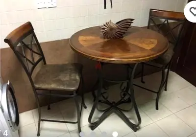 Table with 2 chairs