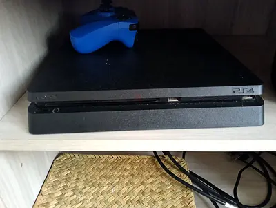 Sony PlayStation 4 Slim 500gb Console in Good Condition  6 CD games 2 controllers