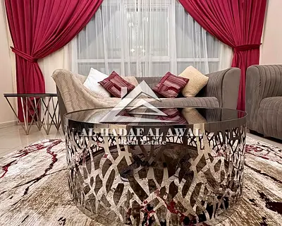 شقة غرفة وصالة مجهزة بالكامل مع شبكة إنترنت عالية السرعة ومساحات مفتوحة توفر تجربة سكنية مثالية للأفراد والعائلات