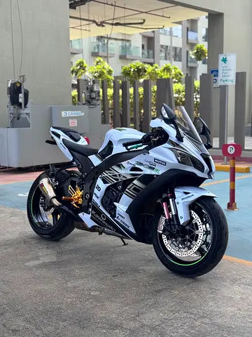 Kawasaki Ninja ZX10R 2016 Very Neat and Clean Bike
