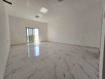 بناية جديدة استوديو اول ساكن بالجرف عجمان بمساحات كبيرة جدا مع بلكونة ومطبخ منفصل بسعر مناسب جدا