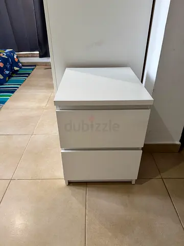 Chest of bedside drawers