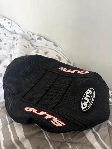 Guts seatcover for surron