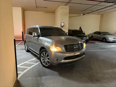 Very clean Infiniti QX56 No accident