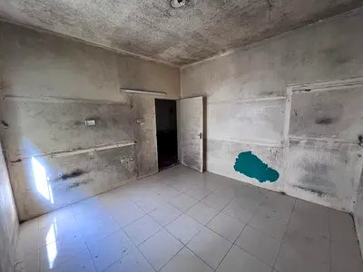 شقة غرفة وصالة للإيجار السنوي في عجمان ثاني صف من كورنيش عجمان موقع مميز قريب من البحر مساحات جيدة بدون تكييف السعر مناسب