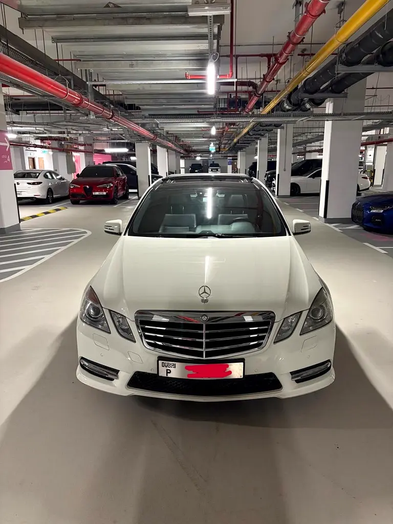 Mercedes-Benz E-Class 2010 — photo 1 of 10