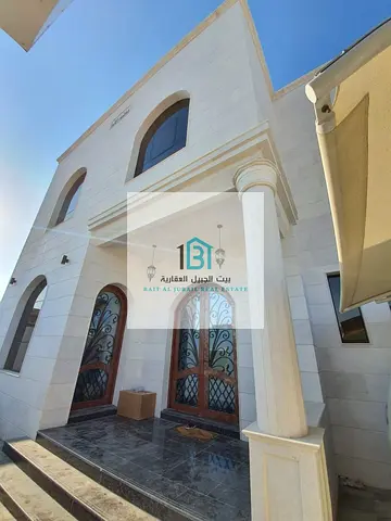 فرصة رائعة لامتلاك فيلا جديدة بتصميم عصري في موقع مميز وهادئ في منطقة الصبخة بالشارقة، مناسبة للسكن العائلي. 📍 الموقع: الصبخة – الشارقة