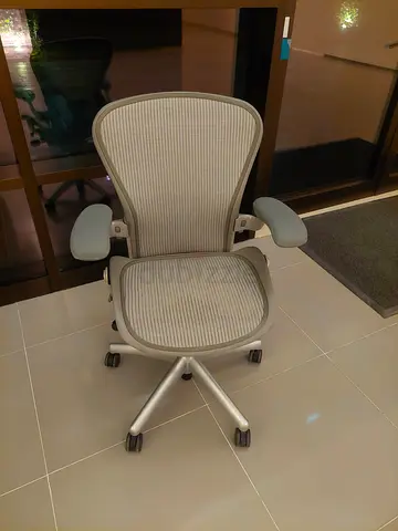 New Silver Herman Miller Aeron Classic Chair Size B Fully Adjustable
