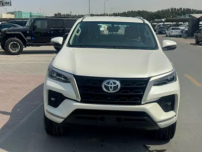 Toyota fortuner 2020 white color GCC calen car