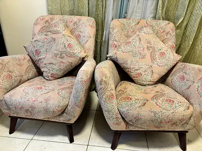 Comfortable Vintage Chairs with Cushions