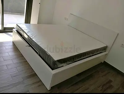Ikea hydraulic king‑size bed (180 × 200 cm) with  IKEA mattress ✨