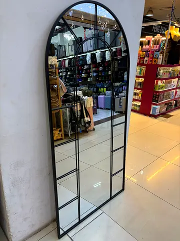 Stylish Arched Full-Length Mirror with Modern Design